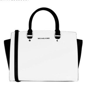 Great Condition Michael Kors Medium Size Bag